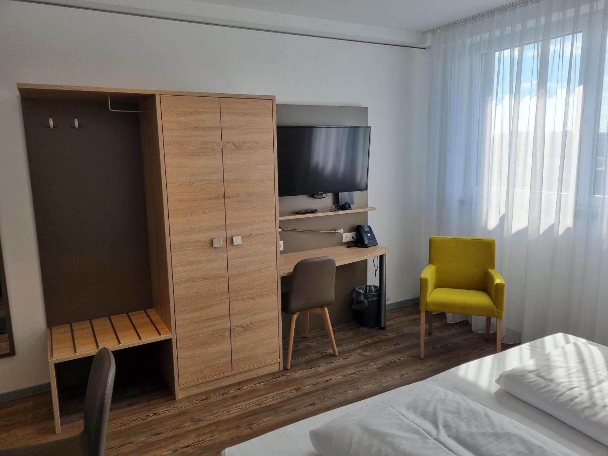 Aparthotel Avangard Living Fitness & Spa Форхгайм Екстер'єр фото